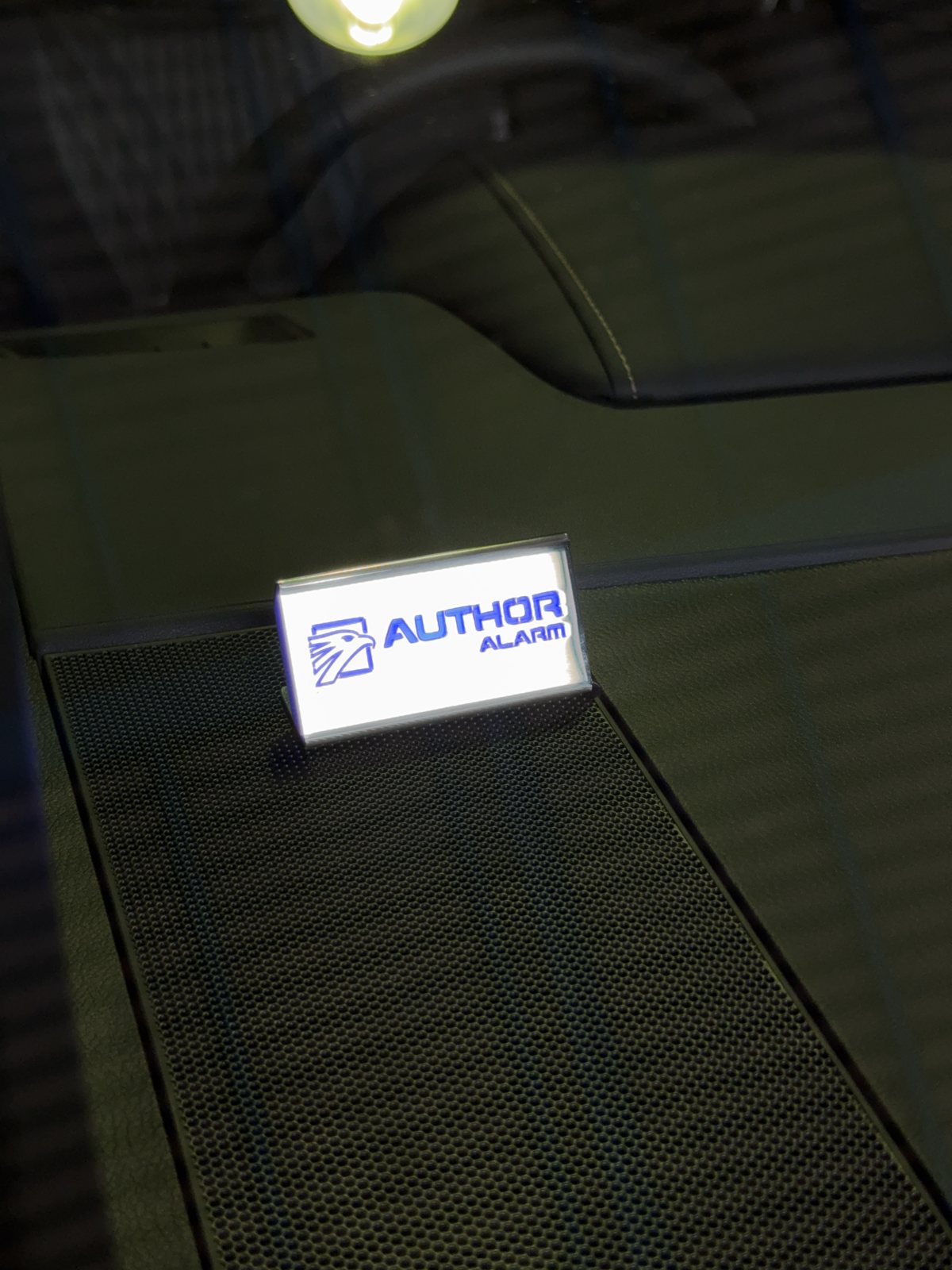 アルファード AUTHOR ALARM プレート 盗難対策 完成